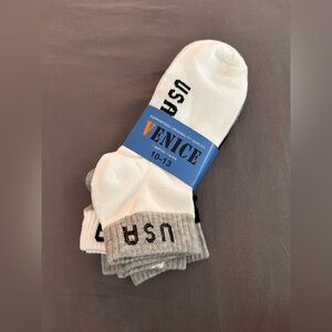 NWT Thick Crew Socks 3 Pack [Kids 10-13 | Black/Grey/White]